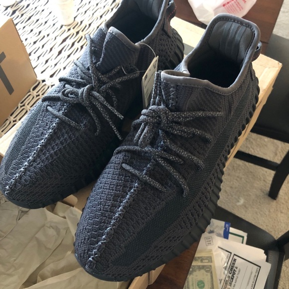 Yeezy 350 black static non reflective, - Picture 2 of 8